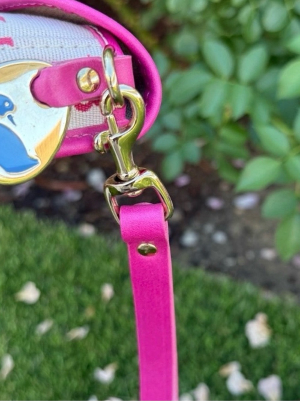 Dooney & Bourke White Canvas wristlet with Pink Trim - Picture 2 of 4
